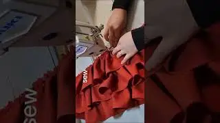 sewing a beautiful ruffle skirt for the little girl 👧