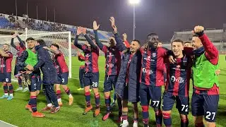 Taranto-Brindisi 1-0: esultanza squadra sotto la Curva Nord