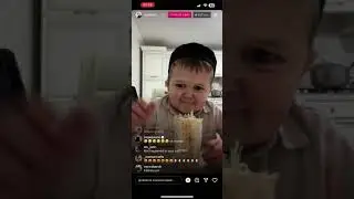 Хасбик кушает шаурму в прямом эфире. Hasbik eats shawarma live. (ASMR).