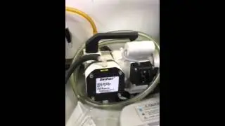 NMR tube cleaning device and operation