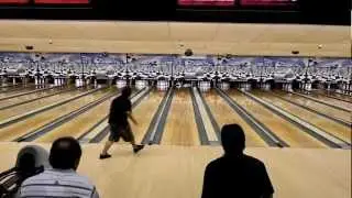 Raymond Ledesma Shooting 12th shot shooting 300 game! Motiv Bowling ! Classic Bowl
