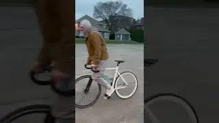Skid on a fixie #fixedgear