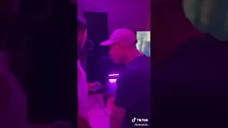 Goudje krijgt klappen van joeyAK in de studio🫢🤡