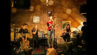 Fanni Mayer - Grace N Dirt (live at Garden Wonder Budapest)