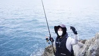 逃げまどう兄と一緒に魚釣り！
