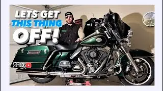 How to Remove a Gas Tank on a Harley Davidson Touring Bike