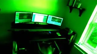 Trading set up, 3 monitor, justable trading desk.