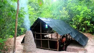 DD BUSHCRAFT SOLO: 3 Day of Building Dugout shelter-Tiny Underground