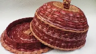 Como se teje una cesta de pan de tubitos de periodicos