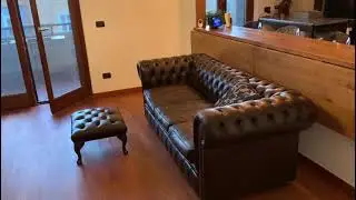 Originale divano chesterfield e poltrona inglese