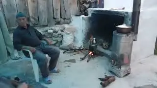 tosya Suluca uğur mahallesi babam Osman ve annem Fatma evin &ouml;n&uuml;nde &ccedil;adır keyfi