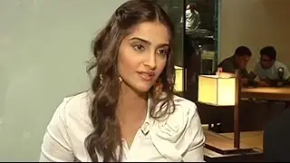 Sonam Kapoor supports Deepika Padukone on 'cleavage' controversy