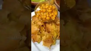 desi loves this plate 🇵🇰✨ #SamosayCholay #PakistaniStreetFood #DesiFood #FoodTikTok #FoodiePakistan