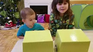Ева и Доминик учят названия фруктов и ягод/видео для детей