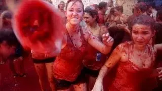 La Tomatina tomato fight festival, Bu&ntilde;ol, Spain