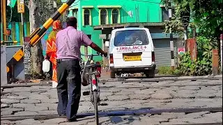 Ambulance Stuck at Busy Railgate | Gateman Re-Open & Closed Railgate | Speedy Trains Skip LC Gate