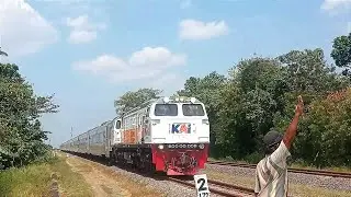 KA SEMBRANI GE-CM20EMP LOCOMOTIVE, NARROW GAUGE TRAIN! THIS FAST
