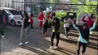 Hiburannya emak² di hari Minggu pagi jam 06.00