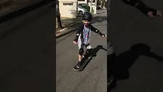 Le&atilde;o Azul radical no skate