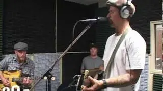 Eric Lindell performs 