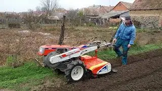 Kistraktor Kubota K1-6 Agyagos talajban !