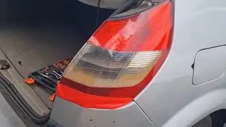 Renault Scenic II tail light removal