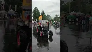 Легенда на колёсах 🚜✨ Ретро-трактор на параде