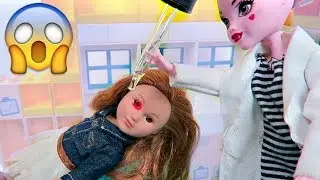 Toddler Dolls Gets Pink Eye! Who is pretending? Toy Doctor Barbie!