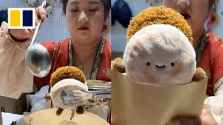 Roujiamo stuffed toys &lsquo;cooked&rsquo; in front of customers, sparking shopping frenzy