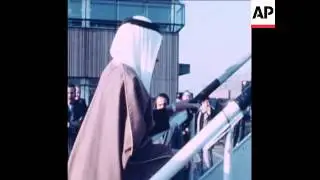 SYND 30 4 77 KING KHALED OF SAUDI ARABIA LEAVES LONDON AFTER CLINICAL TREATMENT