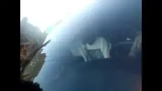Travis Glover filmando desde la camioneta antes de irse