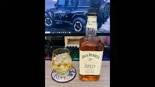 Jack Daniel&rsquo;s Honey🐝🥃 #jackdaniels #whisky #music #cocktail #drink #youtubeshorts #bourbonwhiskey