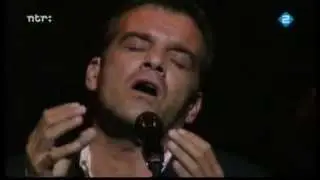 Jeroen Willems sings Jacques Brel, concert fragment part 1.