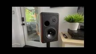 New speakers in review. These beautiful Opera Prima V1 Speakers are getting a listening test. 