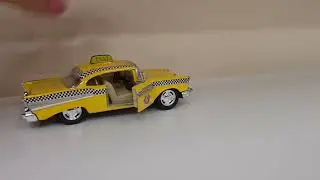 1957 Chevrolet Bel Air. Модель повторяет настоящую в масштабе 1:40.