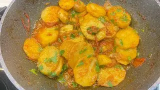 Chilli potatoes- spicy potato- hari mirchien aaloo ki katliyan- Hara daniya wali katliyan- aalu-aalo
