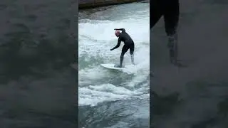 Top surfer rides the Eisbach wave in Munich - Top-Surfer reitet die Eisbachwelle in M&uuml;nchen