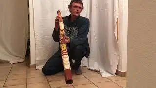 Video Klangbeispiel zu Didgeridoo No.2 in Tonart D in traditioneller Ocker Bemalung