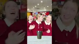 Обычный фудкорт в ТЦ