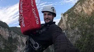 Прыжок с самой высокой тарзанки в мире в Китае. Банджи тарзанка. Чжанцяцзе. Стеклянный мост
