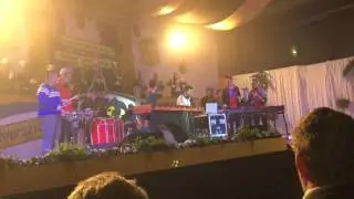 slagwerkgroep Nistelrode met Happy Hardcore DJ Medley wevers zitting