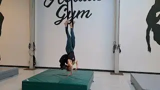 Aerial silks knot tricks: Handstand