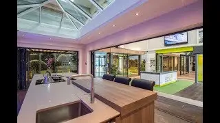 Express bi-folding doors Redhill Showroom