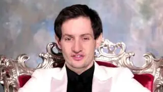 Ведущий Илья Глебов