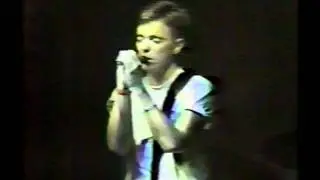 New Order - Everything's Gone Green (First Avenue, Minneapolis 29/06/83)