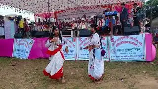 थारू नृत्य 