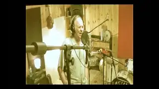 PARAUL·LES D'AMOR - AL·LÈRGIQUES AL POL·LEN, VEN'NUS I JOAN MANUEL SERRAT (Visualizer Oficial)