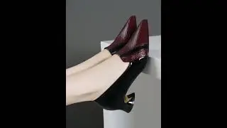 👣 From desk to dinner in style #heelshift #stylealert #fashionmood