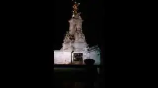 Night drive around Buckingham Palace