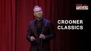A Timeless Crooner Performance by Wim Hoste
